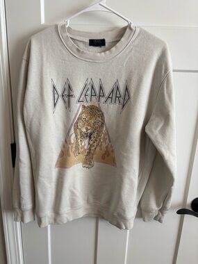 Def Leppard Cream Graphic Sweatshirt Pyromania 1983 Oversized fit Vintage look,